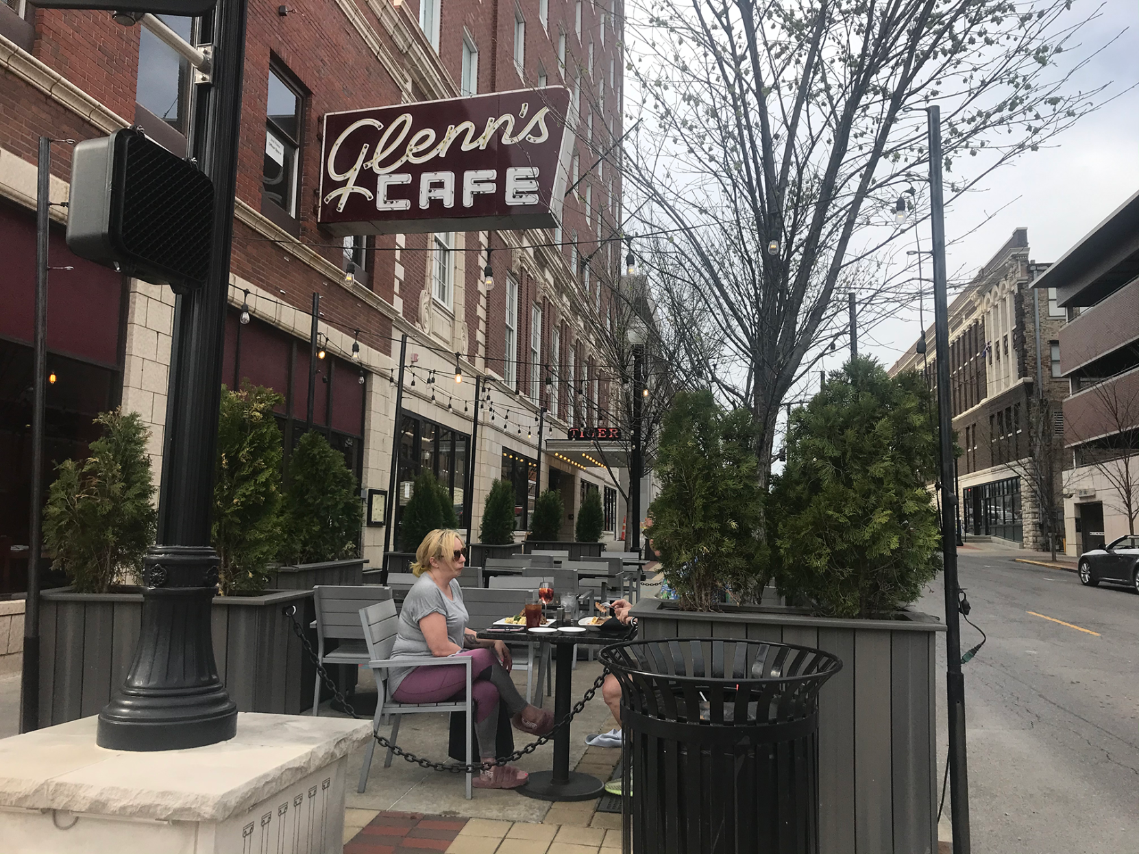 Glenn's Cafe patio